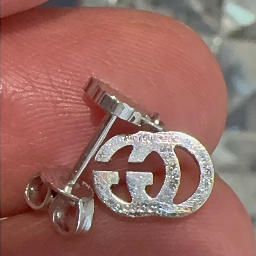 Gucci White Gold GG Running Heart Drop Diamond Earrings - Picture 7 of 9
